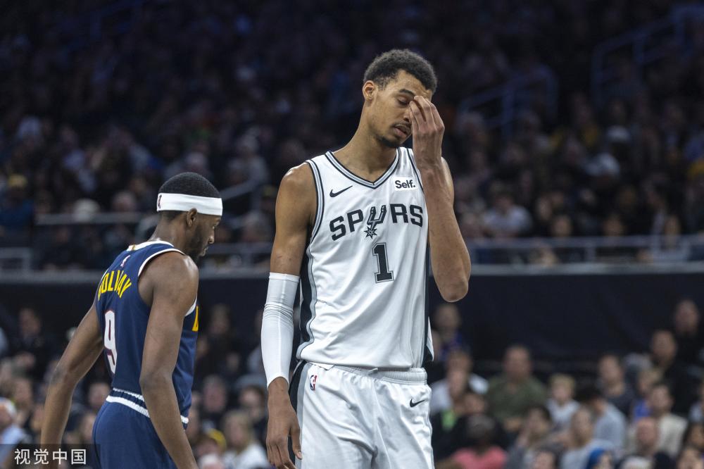 也折射出他 也折射出他